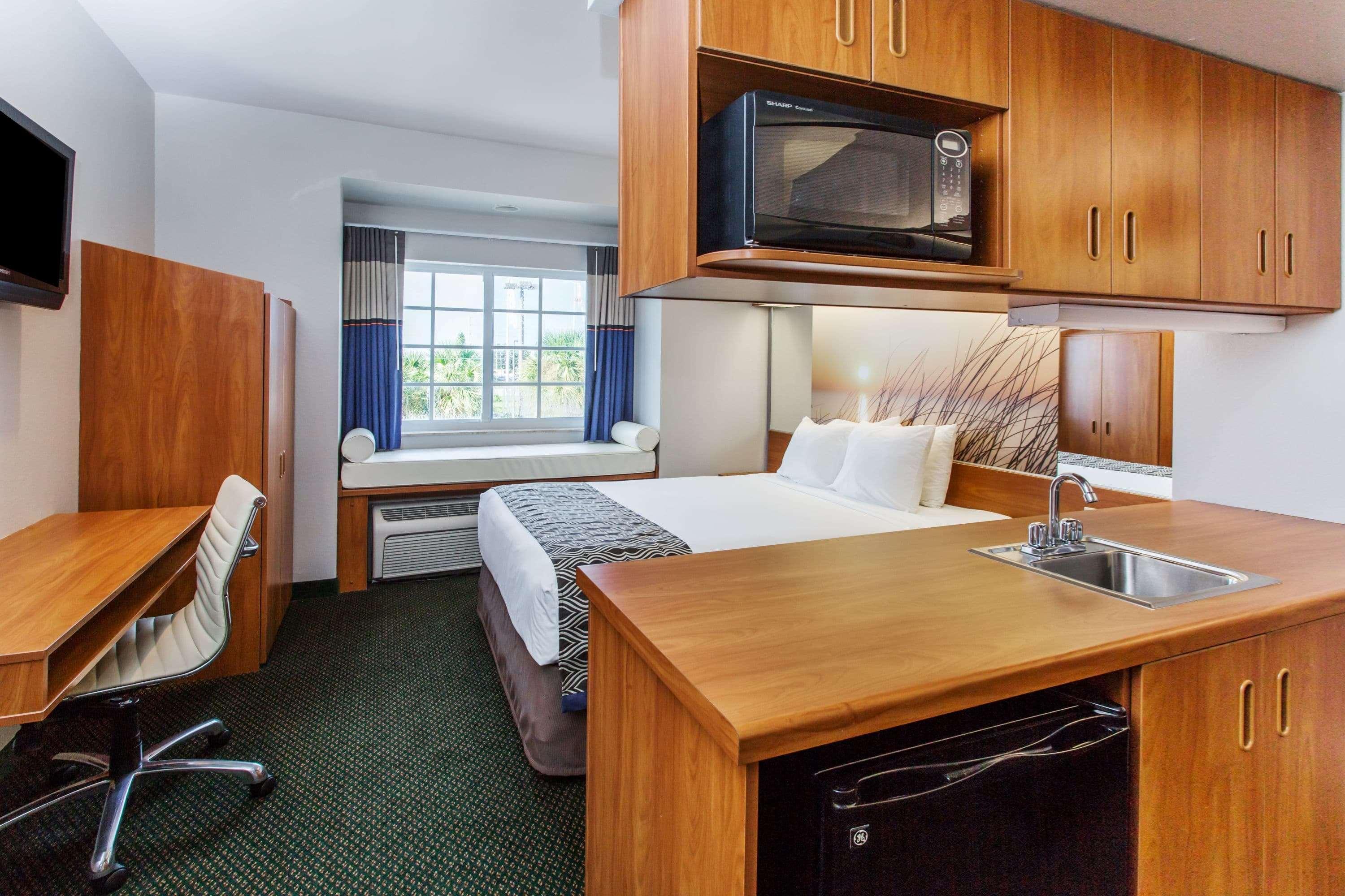 Microtel Inn & Suites By Wyndham Port Charlotte Punta Gorda Exterior foto